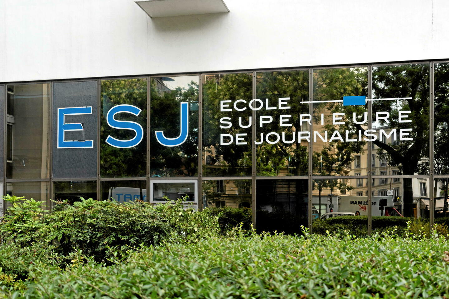 L’ESJ Paris rachetée par des financiers : un épisode de plus dans leur conquête des médias