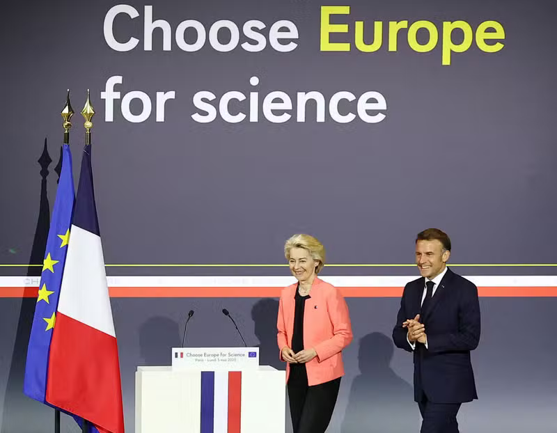 Macron et von der Leyen charment les chercheurs étrangers