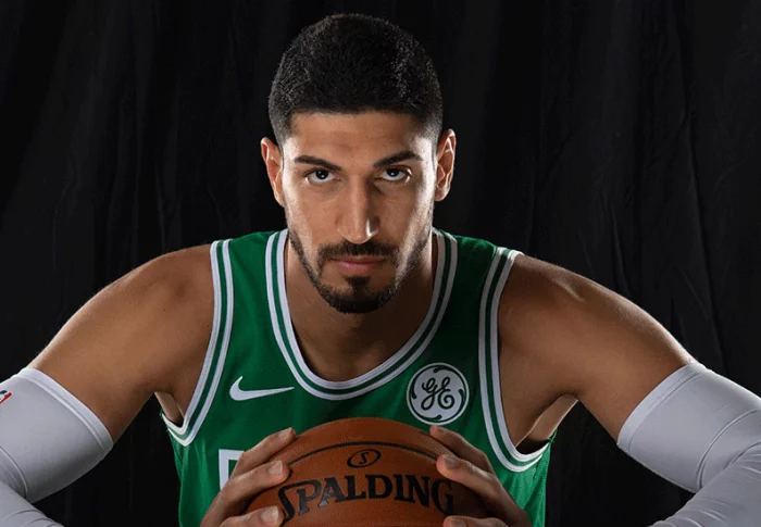 Ener Kanter, le basketteur turc qui se dresse face a la Chine